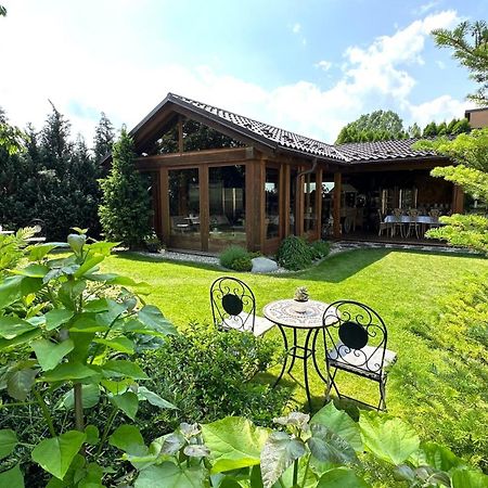 Pension Vila Mery Poprad Bagian luar foto