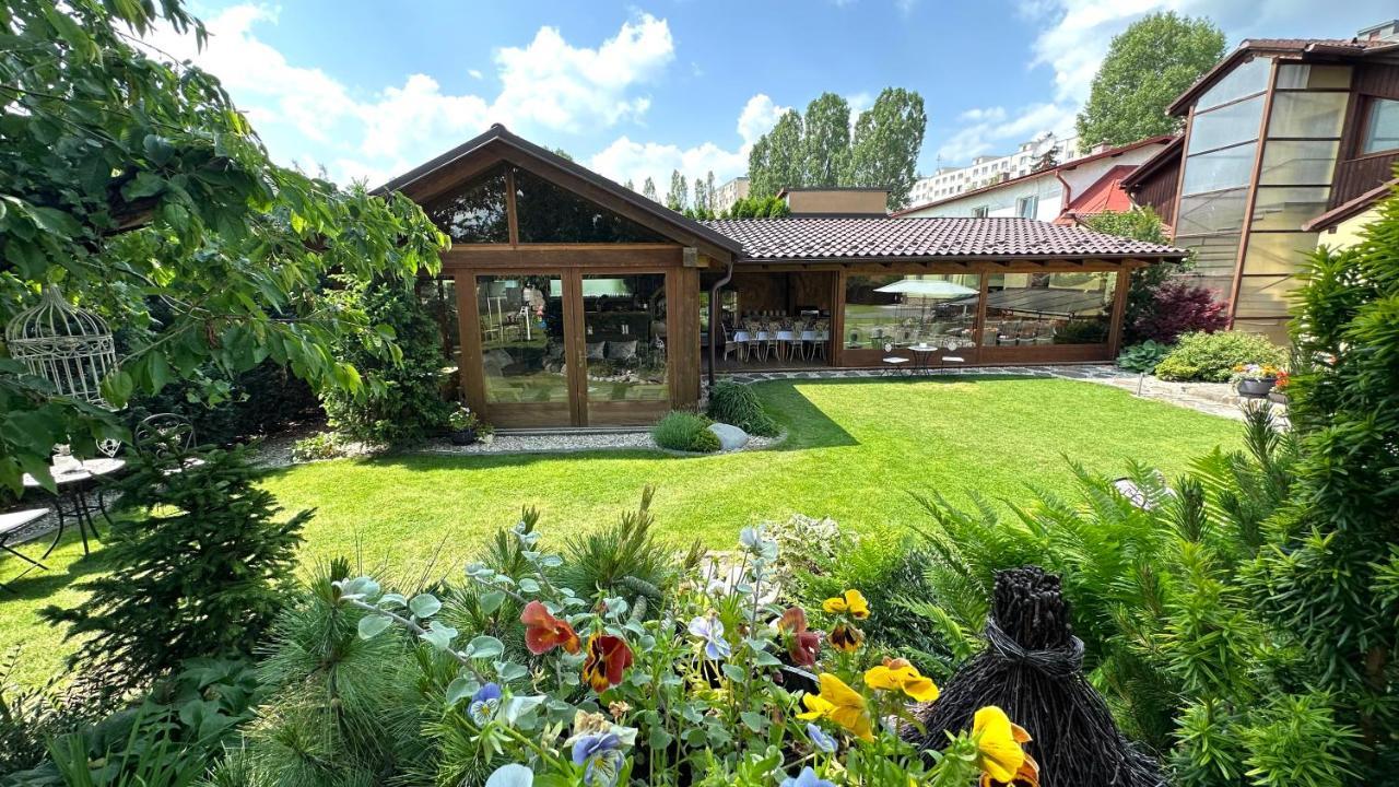 Pension Vila Mery Poprad Bagian luar foto