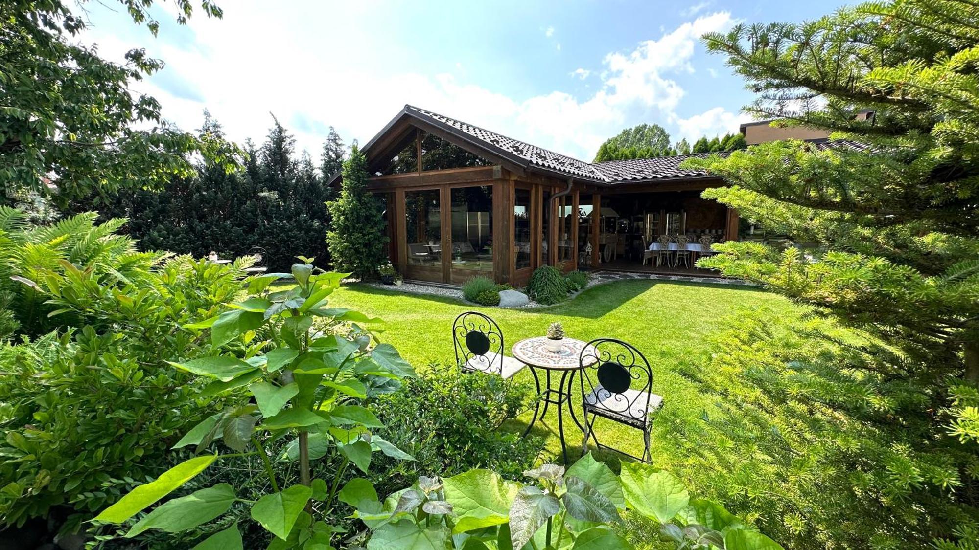 Pension Vila Mery Poprad Bagian luar foto