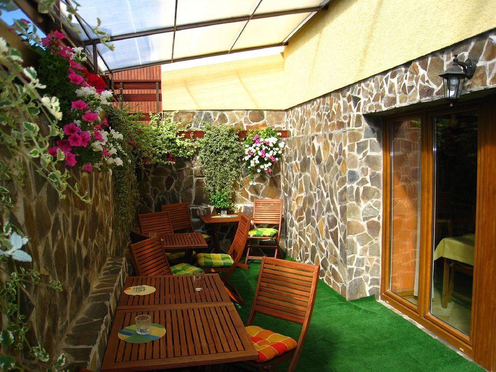 Pension Vila Mery Poprad Bagian luar foto