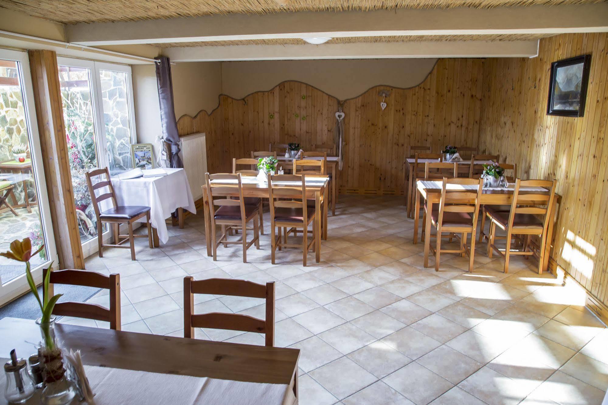 Pension Vila Mery Poprad Bagian luar foto