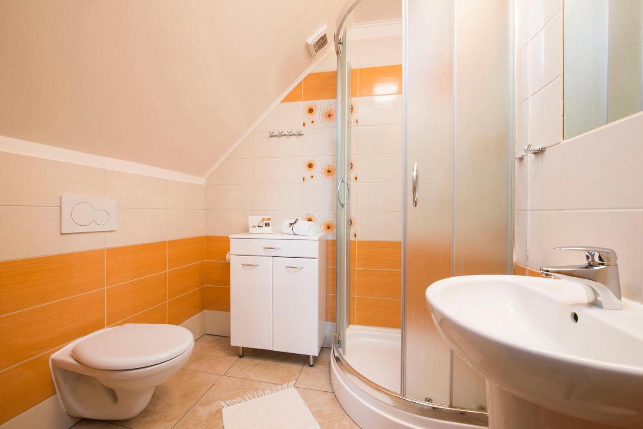 Pension Vila Mery Poprad Bagian luar foto